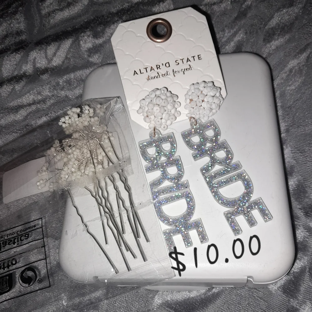 Curved Pearl Clutch, Bride Earrings, & hairpins - Picture 2 of 2